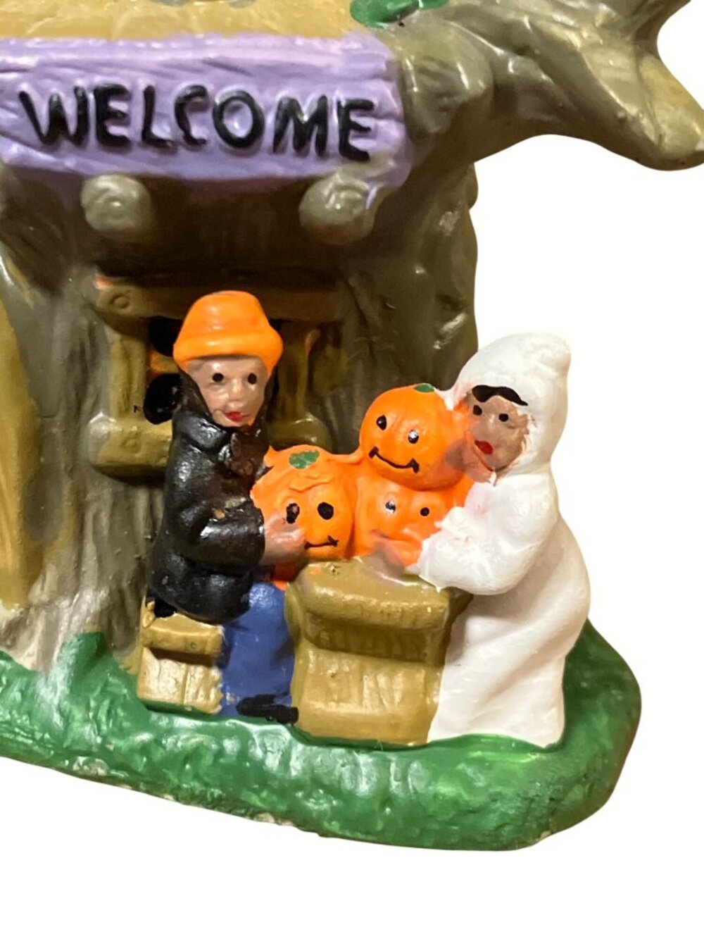 Halloween Tree Figurine With Pumpkins and Ghosts Welcome Sign - Picture 4 of 16